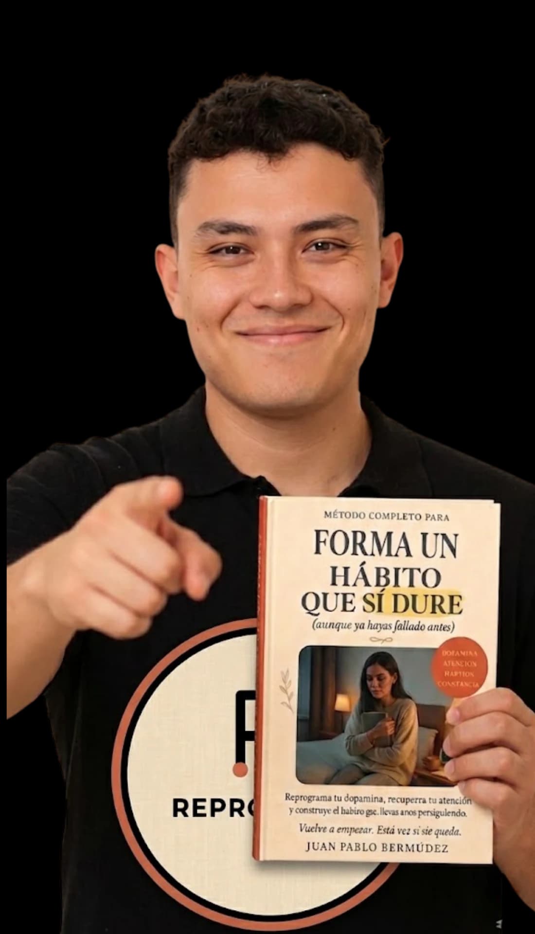 Juan Pablo Bermúdez con su libro — invitación final